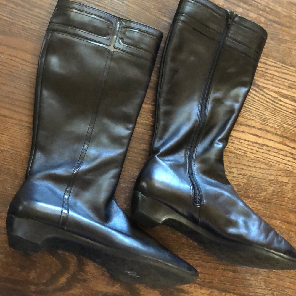 Tahari black Leather Knee high riding boots Sz 6M